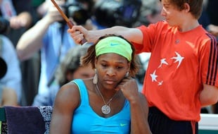 L'Américaine Serena Williams après sa défaite en quart de finale de Roland-Garros face à l'Australienne Samantha Stosur, le 2 juin 2010.