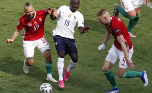 Kanté et les Bleus face à la Hongrie.