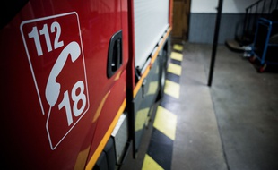 Vehicule (camion) d'intervention de pompiers.