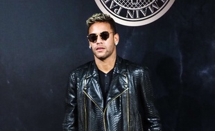 Neymar a traîné ses guêtres à la soirée Balmain jeudi durant la fashion week