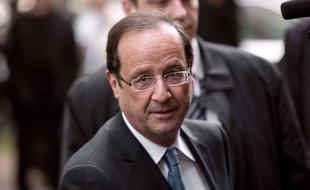 Le président élu François Hollande a ouvert mercredi matin à son QG son dernier conseil politique de campagne avant son entrée l'Elysée, en présence de nombreux ténors socialistes, avec au programme, entre autres, la question des élections législatives.