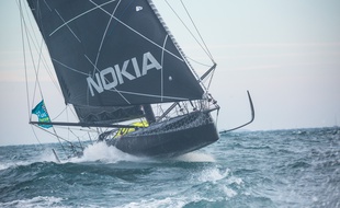 Alex Thomson a heurté une falaise en Guadeloupe.