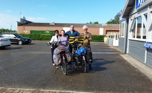 Le couple se lance régulièrement dans de longues épopées à bicyclette.