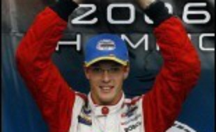 Une 8e place a suffi à Sébastien Bourdais pour être sacré dimanche à Surfers Paradise (Australie), champion de ChampCar (Championnat automobile nord-américain) pour la 3e fois de suite, un exploit qui se double du succès de son compatriote Nelson Philippe.