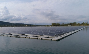 AKUO a inauguré à Piolenc (Vaucluse) O’MEGA1, la centrale solaire flottante la plus puissante d’Europe.
