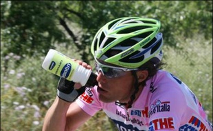 L'Italien Danilo Di Luca (Liquigas) a remporté la quatrième étape du Tour d'Italie cycliste, mercredi, au sommet de Montevergine di Mercogliano, et a endossé le maillot rose de leader.
