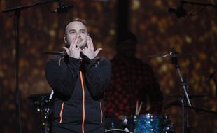 Le rappeur Jul a popularisé un signe reconnaissable.