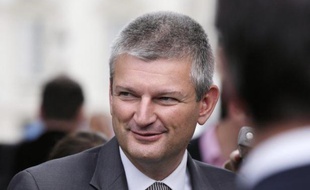 Le député Olivier Falorni (ex-PS), tombeur de Ségolène Royal aux législatives à La Rochelle, a affirmé lundi à l'AFP qu'il serait "visible" dans sa ville lors de l'université d'été du PS, vacant à ses obligations de député et retrouvant "ses amis socialistes" dans des restaurants et cafés.