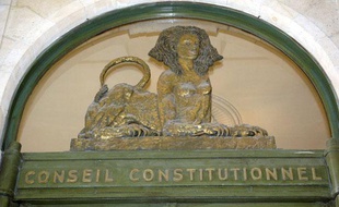 Le Conseil constitutionnel a censuré la création d'un fichier central biométrique des cartes nationales d'identité et des passeports, le 22 mars 2012
