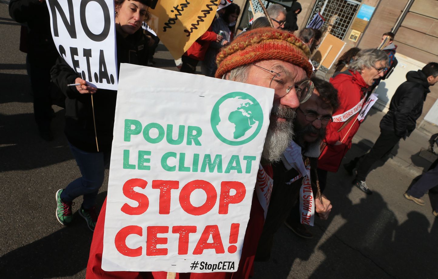 ILLUSTATION / ARCHIVES : Strasbourg le 15 février 2017. Manifestation contre le Ceta devant le Parlement Européen à Strasbourg.