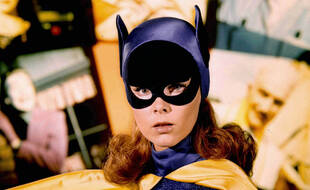 On a préféré ressortir une photo d'Yvonne Craig en Batgirl dans les série « Batman » des sixties plutôt qu'Alicia Silverstone dans le film « Batman & Robin »