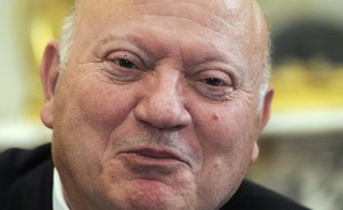 Le député-maire (NC) d'Issy-les-Moulineaux (Hauts-de-Seine), André Santini, a été condamné mardi à 2.000 euros d'amende par le tribunal correctionnel de Nanterre pour injure publique envers une élue d'opposition EELV d'une commune voisine.