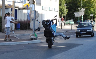 Un rodéo sauvage à moto. (Illustration)