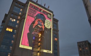 Une Une de Charlie Hebdo projetée sur l'hôtel de région de Montpellier, ce 21 octobre 2020