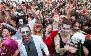 Parade de la Zombie Walk à Bordeaux, le 26 octobre 2013