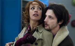 Bérénice Bejo et Raphaël Personnaz dans Au bonheur des ogres.