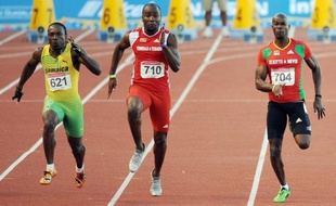 Le Jamaïquain Lerone Clarke a remporté mardi à Guadalajara la finale du 100 m des jeux Panaméricains (10.01) en devançant le représentant de Saint-Kitts-et-Nevis Kim Collins (10.04), médaillé de bronze des derniers Mondiaux.