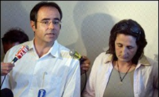Les époux Courjault, âgés d'une quarantaine d'années et parents de deux enfants de 11 et 10 ans, sont soupçonnés d'un double infanticide par la justice sud-coréenne depuis la découverte des corps à leur domicile de Séoul.