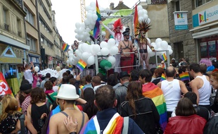 La Marche des Fiertés rassemble chaque année environ 3.000 personnes dans les rues de Rennes, comme ici en 2012.