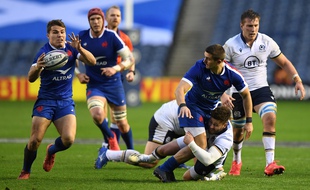 Antoine Dupont avec le ballon lors du match Ecosse-France, le 22 novembre 2020.