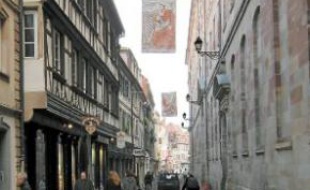 Projection du futur dallage de la rue.