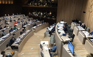 Le conseil municipal était exceptionnellement présidé par le premier adjoint Benoît Payan