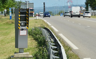 Saint Quentin Fallavier le 03/08/2016: Photo illustration d'un radar fixe sur une route nationale.Credit:ALLILI/SIPA.