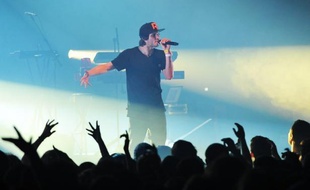 C'est un fossé d'incompréhension qui semblait séparer lundi le rappeur Orelsan de l'association Ni Putes Ni Soumises et même du tribunal correctionnel de Paris qui le jugeait pour "provocation au crime" après la diffusion d'un de ses clips sur internet.