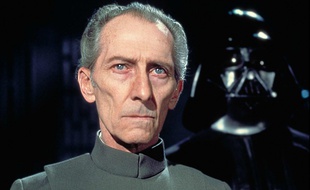 Peter Cushing dans Star Wars: Episode IV, un nouvel espoir de George Lucas