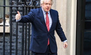 Boris Johnson devant le 10 Downing Street, le 28 mai 2020.
