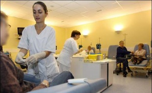 Les infirmiers disposent désormais d'un Ordre national, sur le modèle de celui des médecins, et du droit de prescrire certains dispositifs médicaux, après la publication samedi d'un décret et d'un arrêté.