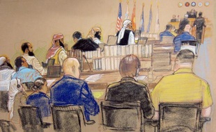 La censure exercée par la justice militaire de Guantanamo, visant à garder "top secret" tous les faits et gestes des accusés du 11-Septembre, a été sévèrement critiquée par la défense, au deuxième jour d'une audience boycottée par le cerveau des attaques.