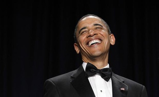 Barack Obama blague au dîner annuel des correspondants de la Maison Blanche, le 30 avril 2011 à Washington
