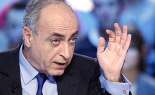 L'homme d'affaires franco-libanais Ziad Takieddine, dénonce dans un livre à paraître jeudi, "l'instrumentalisation" contre Nicolas Sarkozy de l'affaire Karachi par les juges d'instruction qui l'ont mis en examen.