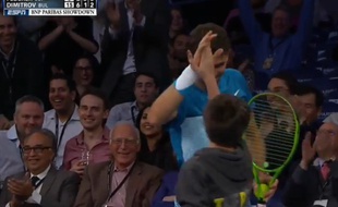 Un jeune joueur de tennis de 12 ans a remporté un échange contre Roger Federer.
