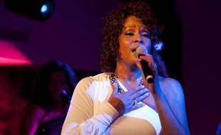 Whitney Houston, lors d'un concert en 2010.