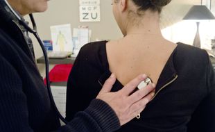 Illustration: visite chez le médecin généraliste.