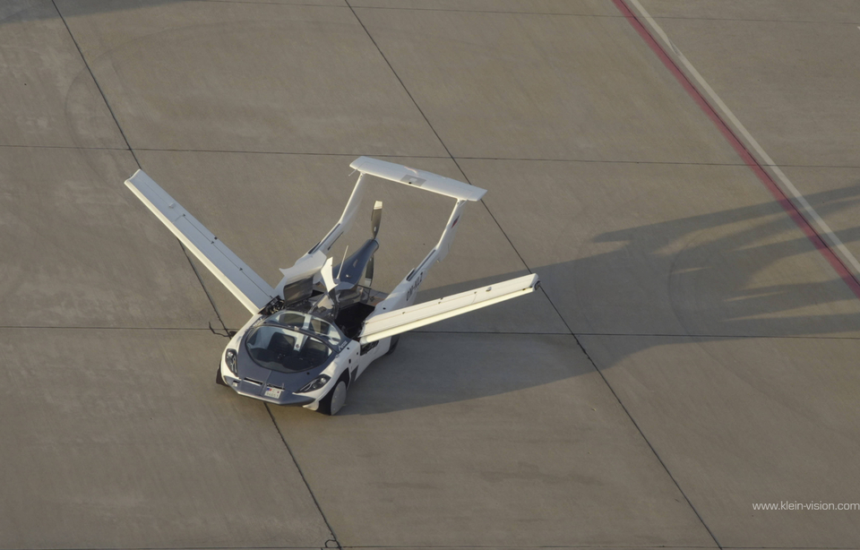 Slovaquie Cette voiture se transforme en petit avion en seulement deux minutes Slovaquie Cette voiture se transforme en petit avion en seulement deux minutes