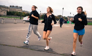 Pour courir en ville, mieux vaut éviter les heures de pointe et choisir un équipement adapté.