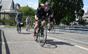 Guillaume Blanchet, fondateur de Naofood, et son équipe livrent les repas à vélo.