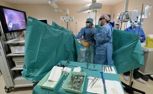 Chaque année en France, un quart des nouveaux médecins ont été formés à l'étranger, principalement en Roumanie, Algérie ou encore en Belgique.