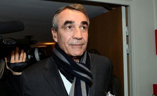 Le président de la Ligue nationale de rugby, Pierre-Yves Revol, au siège de la Ligue à Paris, le 25 janvier 2012.