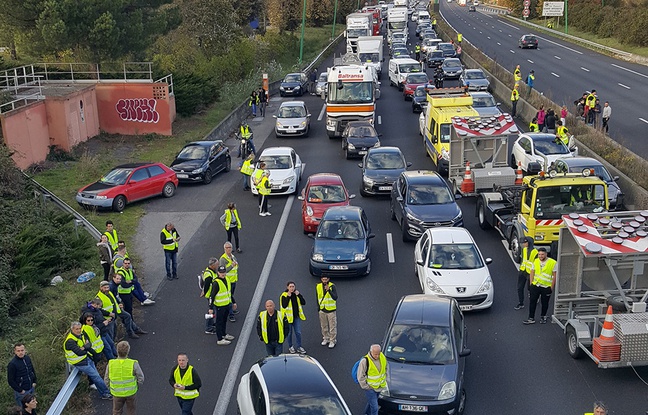 «Gilets jaunes» : Avec ses cahiers, un Toulousain se lance dans la compil' des revendications