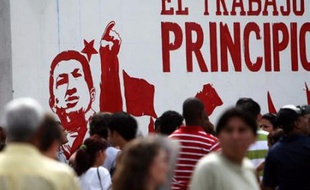 Les Vénézuéliens sont appelés dimanche à élire leurs gouverneurs, maires et conseillers régionaux et municipaux, un scrutin dont l'enjeu dépasse largement sa dimension régionale, le chef de l'Etat Hugo Chavez l'ayant centré autour de sa personne et ses idées socialistes.