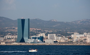 Marseille le 25 aout 2011 - Illustration sur la ville de Marseille. Le port autonome et la tour CMA CGM
