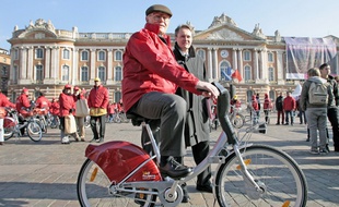 Jean-Claude Decaux est notamment l'inventeur de l'abribus.