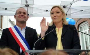 La présidente du Front National Marine Le Pen le 13 septembre 2015 à Hénin-Beaumont, avec son maire Steeve Briois