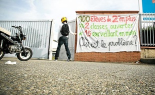 Les professeurs ont manifesté symboliquement hier matin.