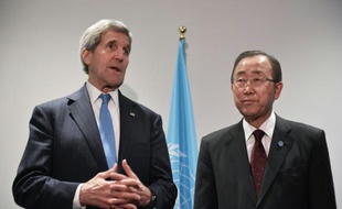 Le secrétaire d'Etat américain John Kerry et le secrétaire général de l'ONU Ban Ki-moon le 8 décembre au Bourget, près de Paris