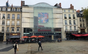 Le cinéma Gaumont, place du Commerce à Nantes.